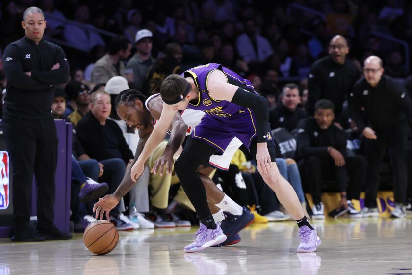 Austin Reaves leaves Lakers vs. Clippers after sustaining calf injury