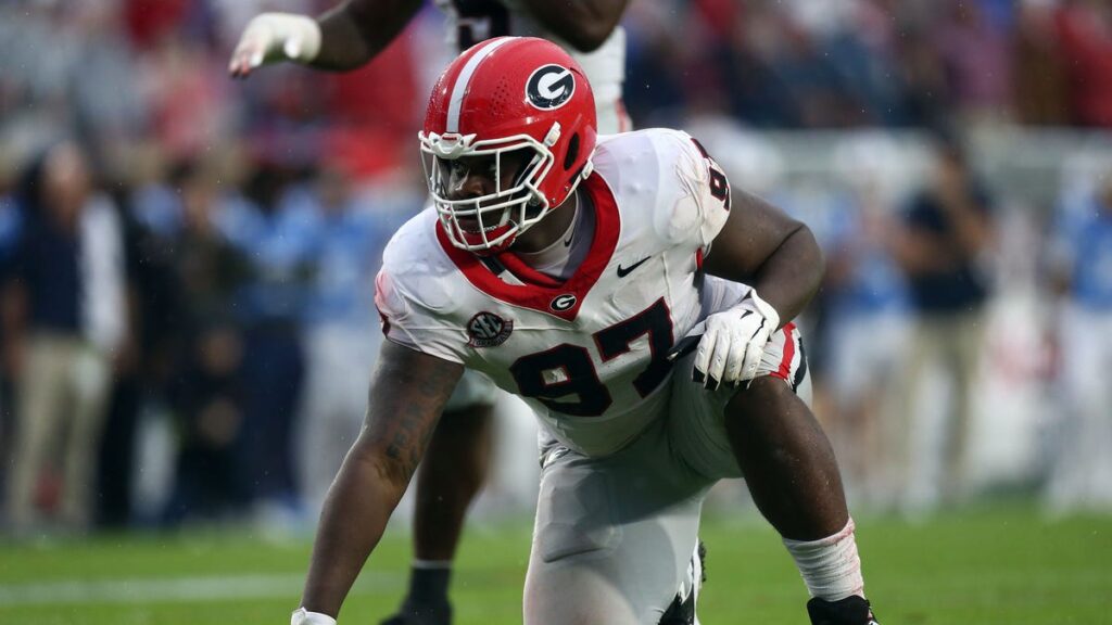 Georgia's top defensive line commit visits with three other schools