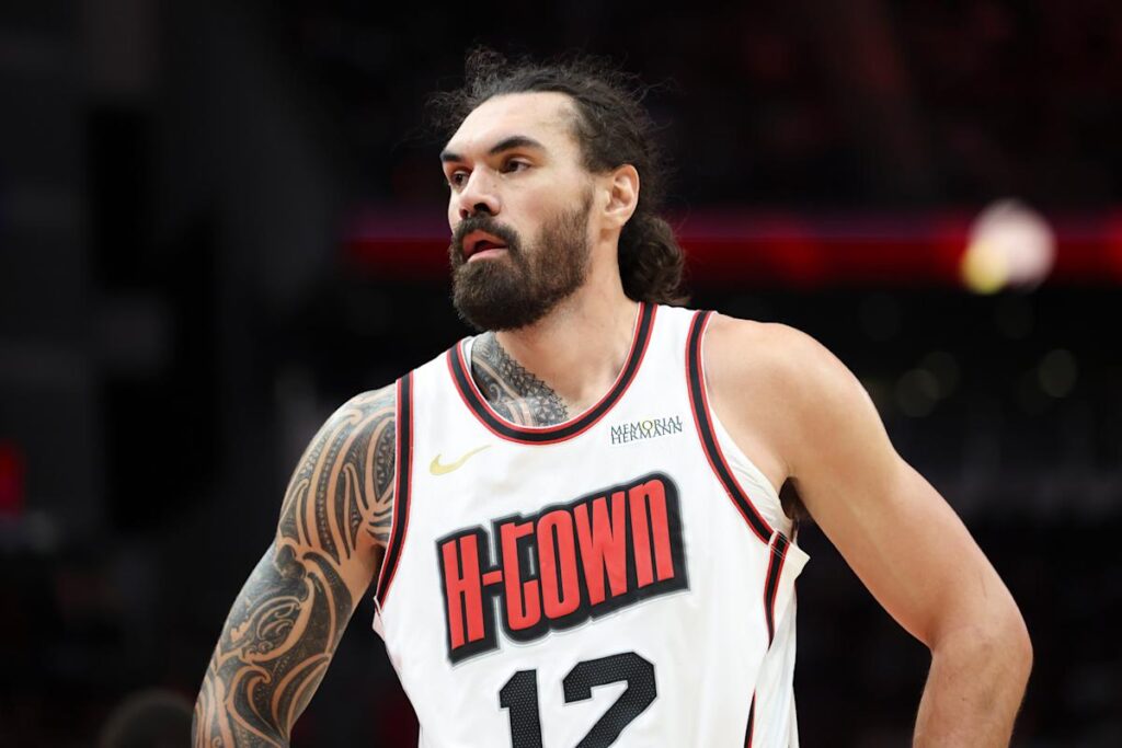 Suns' Mason Plumlee, Rockets' Steven Adams ejected after fight breaks out early in matchup in Houston