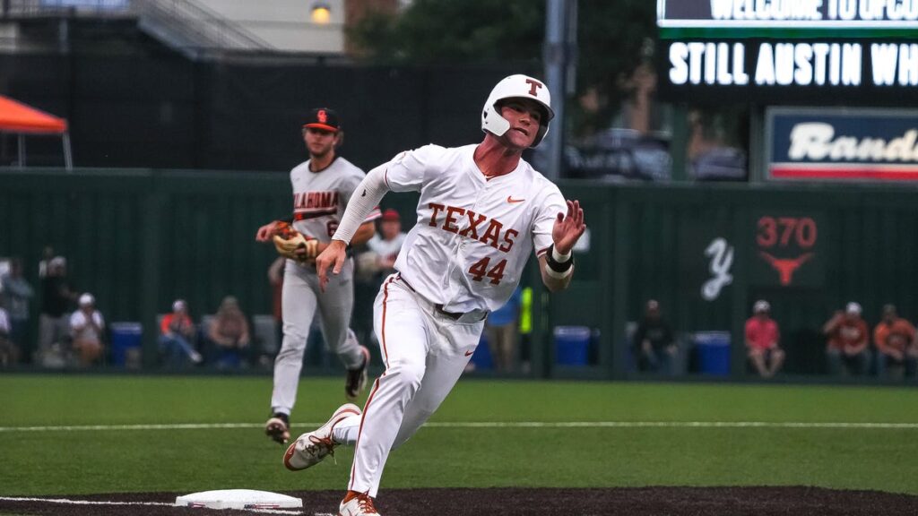 Texas' Max Belyeu out with thumb injury, season in jeopardy