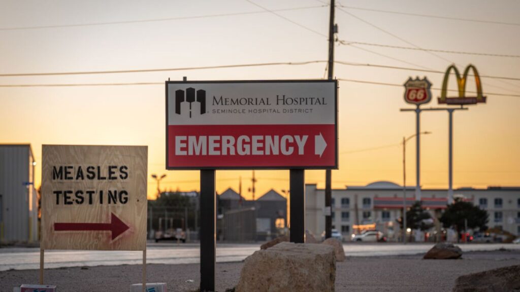 RFK Jr.'s response to a deadly measles outbreak has doctors worried : NPR