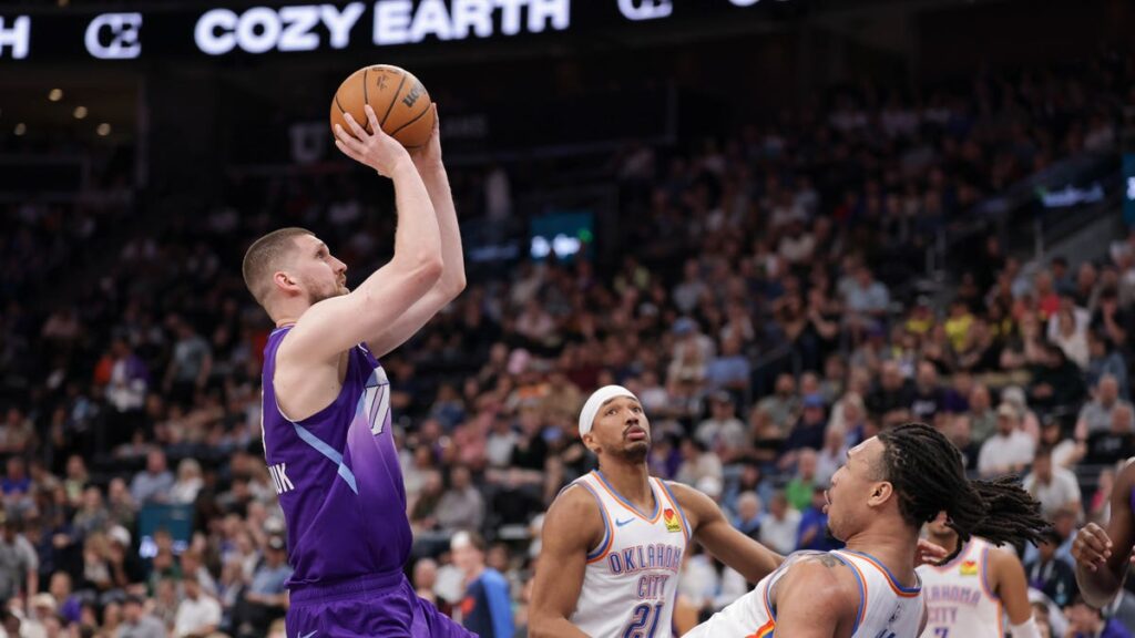Best images from Thunder's 145-111 win over Jazz