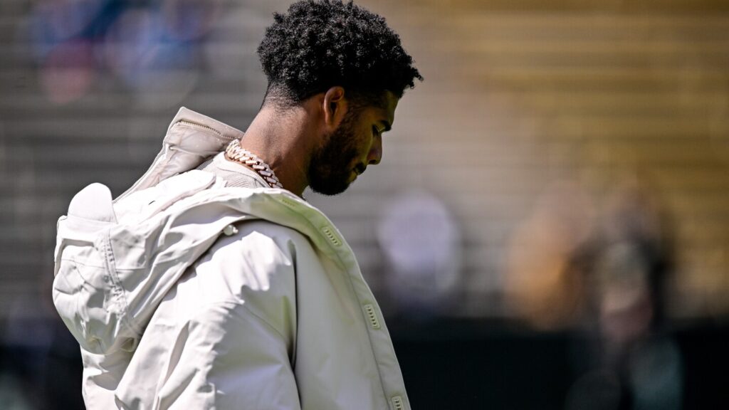 Shedeur Sanders slips out of round one