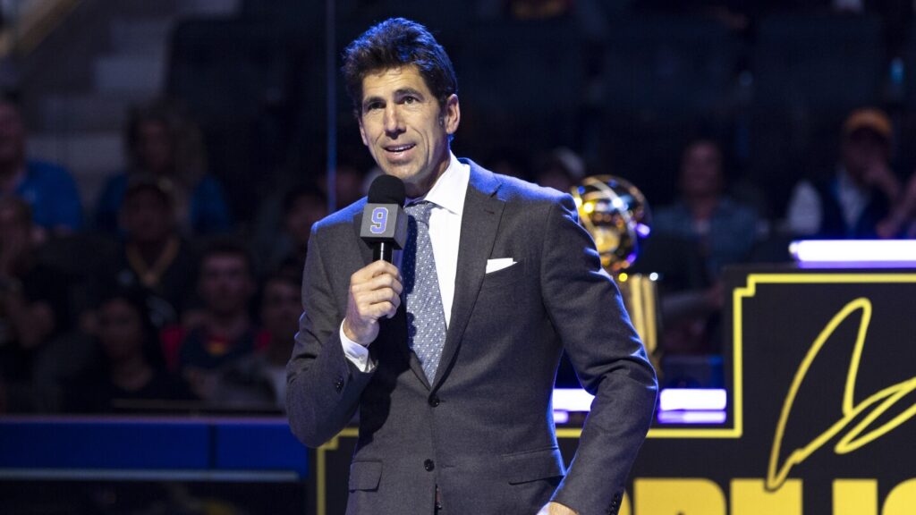 Suns owner Mat Ishbia reportedly 'pushing hard' to hire former Warriors GM Bob Myers