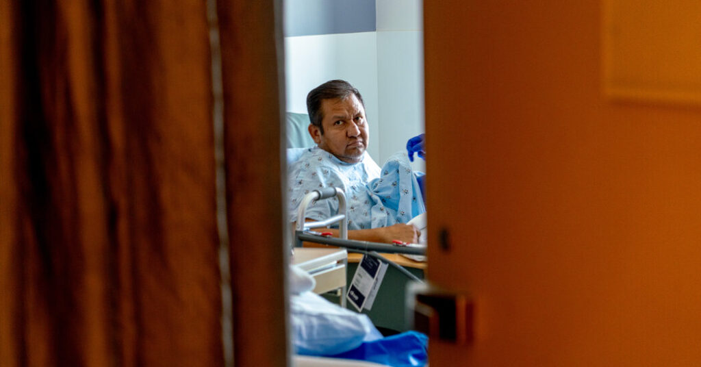 Surgeons Perform First Human Bladder Transplant