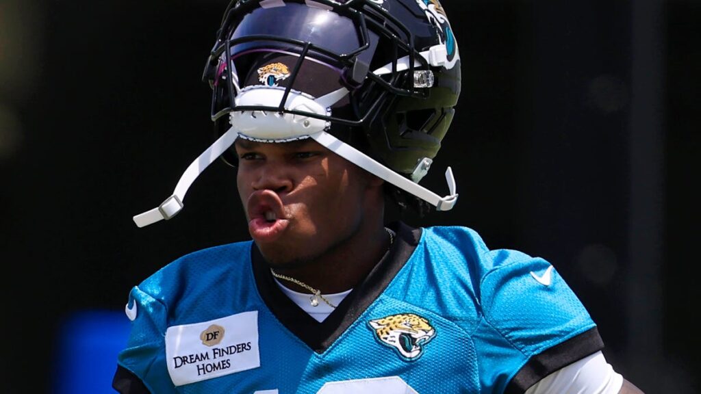 Jaguars don't seem closed to Travis Hunter playing offense and defense