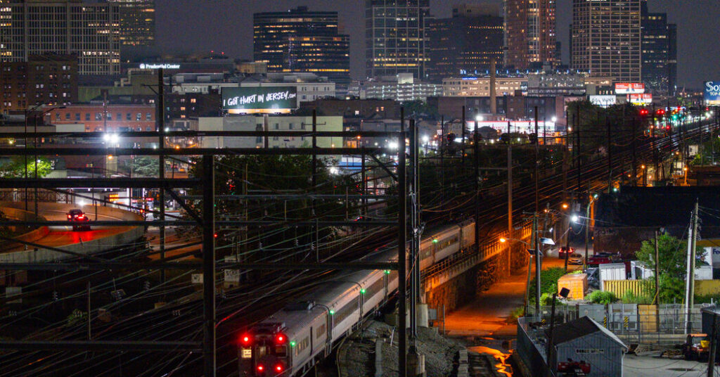 New Jersey Transit Train Service Is Shut Down After Engineers Walk Out