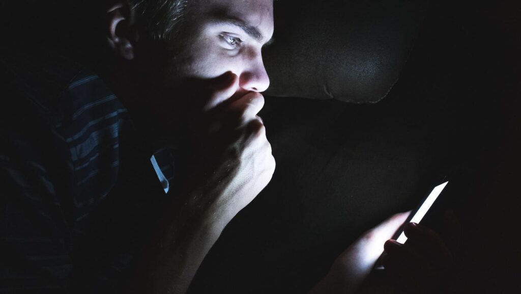 Delete Any Emails That Include These Images On Your Phone Or PC