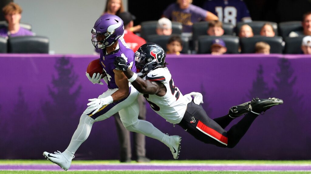 Kevin O'Connell: Vikings WR Rondale Moore has "pretty significant" left knee injury