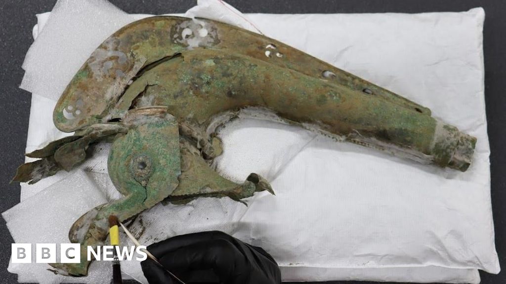 Excavation in Thetford reveals Iron Age battle trumpet and boar emblem