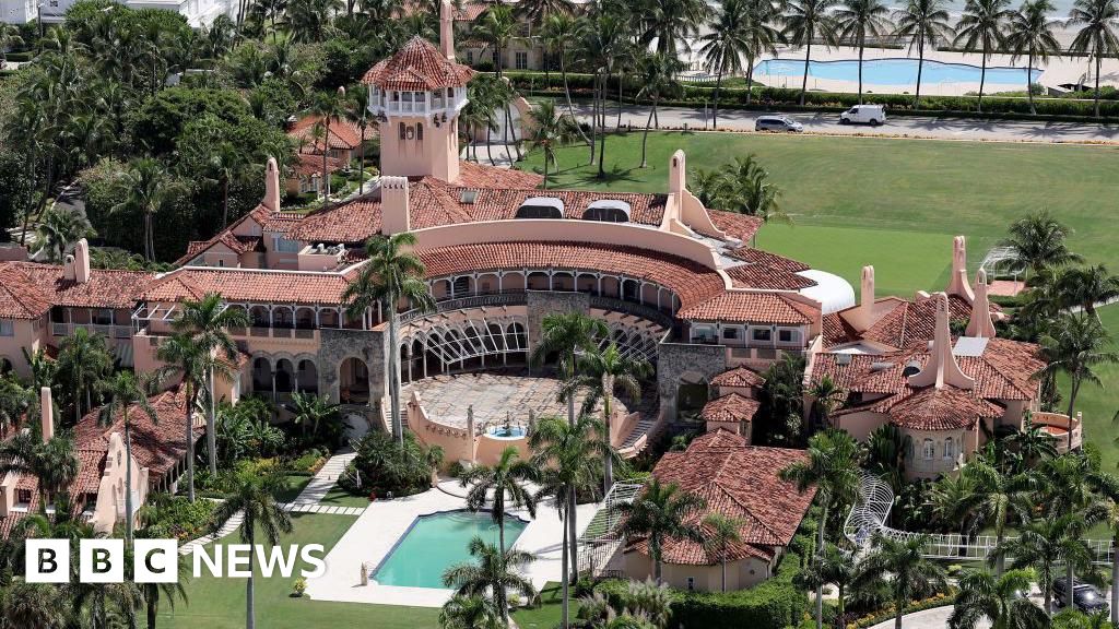 [Intruder fatally shot after breaching security zone at Mar-a-Lago, according to Secret Service