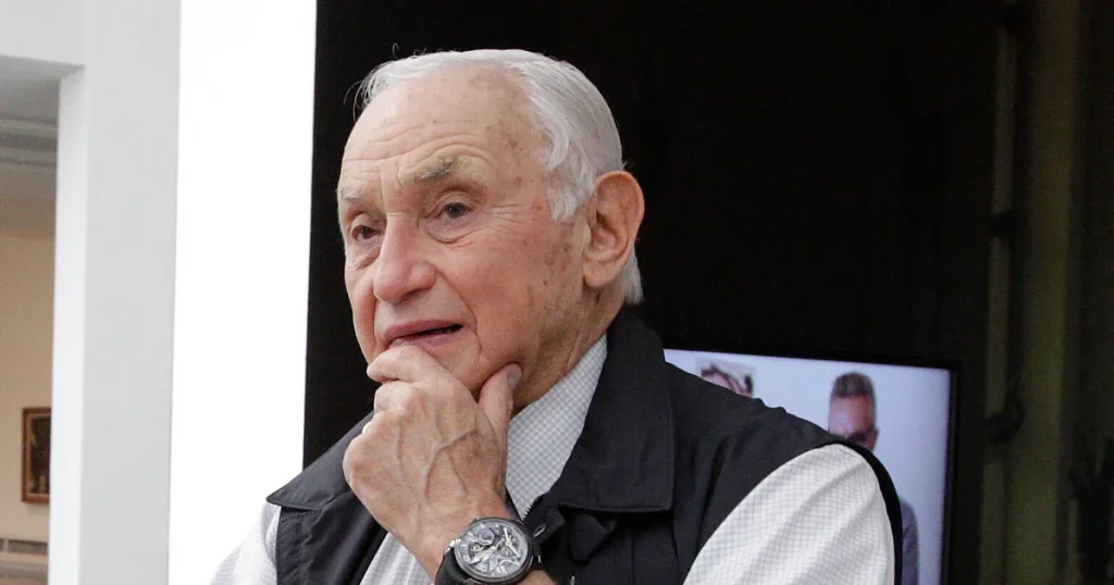 Les Wexner, former associate of Jeffrey Epstein, testifies to Congress that he was misled by a skilled deceiver.