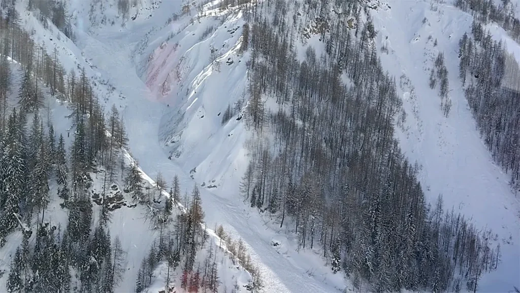 [Two skiers die in avalanche in the Italian Alps