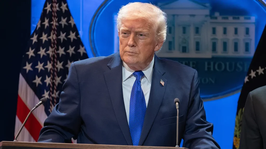 [US military actions against Iran may aim at specific persons and seek to alter the government, according to sources.