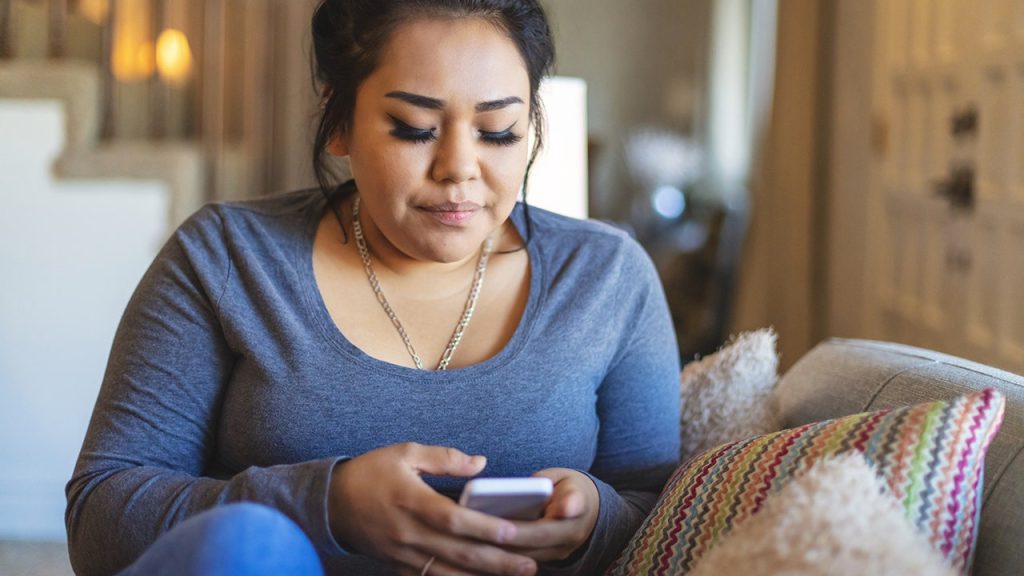 Apple Mail's trusted sender notification may inadvertently direct users to phishing emails.