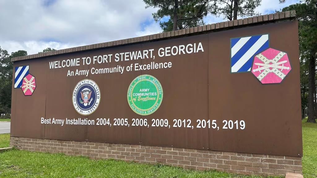 Army sergeant intends to admit guilt in shootings at Georgia base that left five injured.