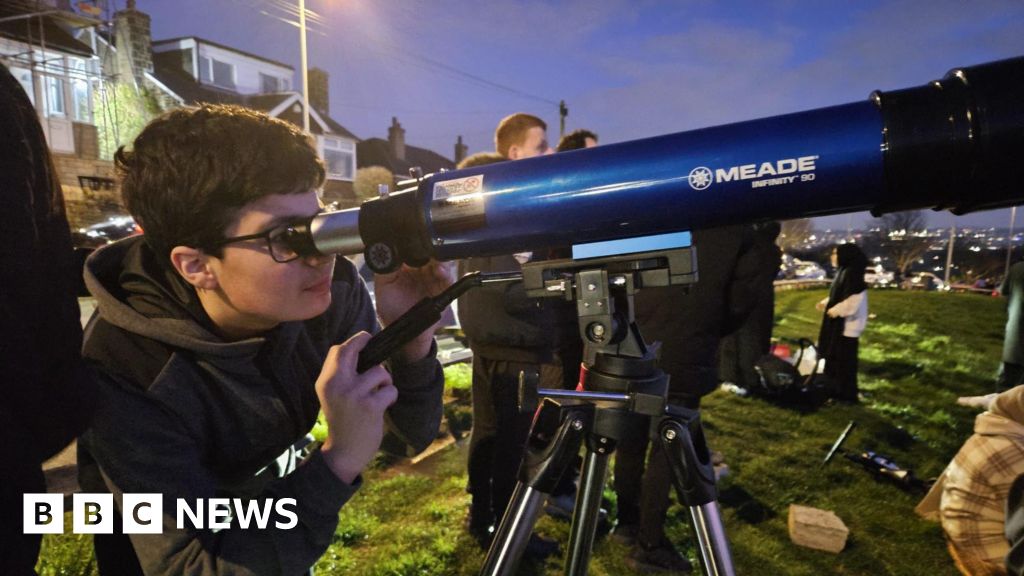 Bradford astronomers share lunar observation techniques with youth in celebration of Eid