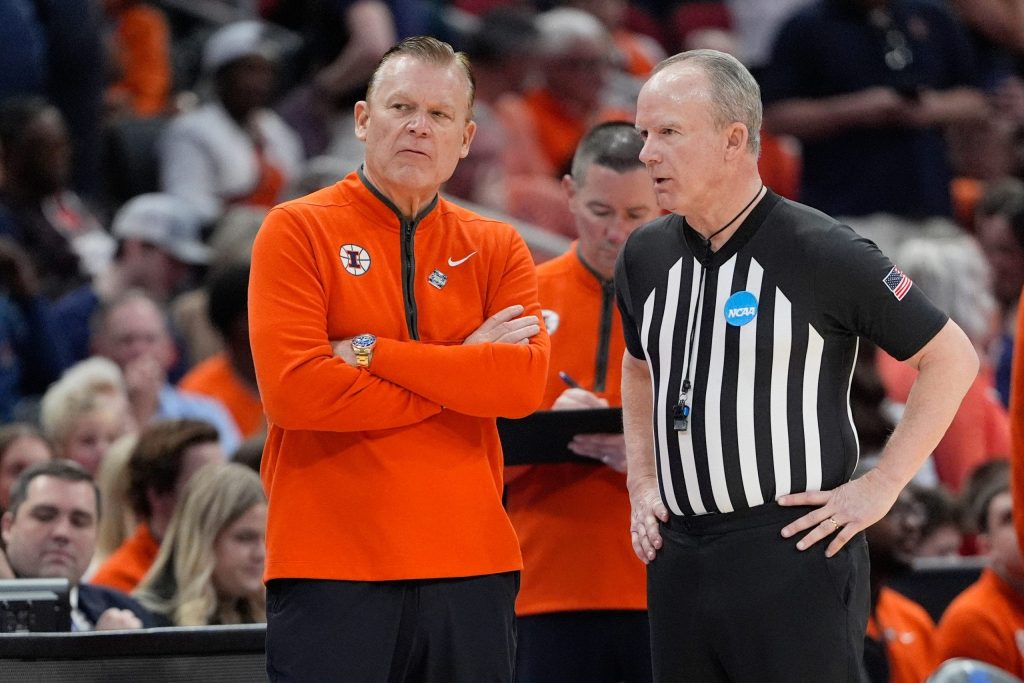 Buzzer issue causes postponement in Elite Eight game between Illinois and Iowa