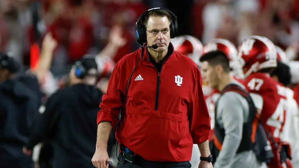 Curt Cignetti reprimands Indiana transfer over pre-practice footwear choice.