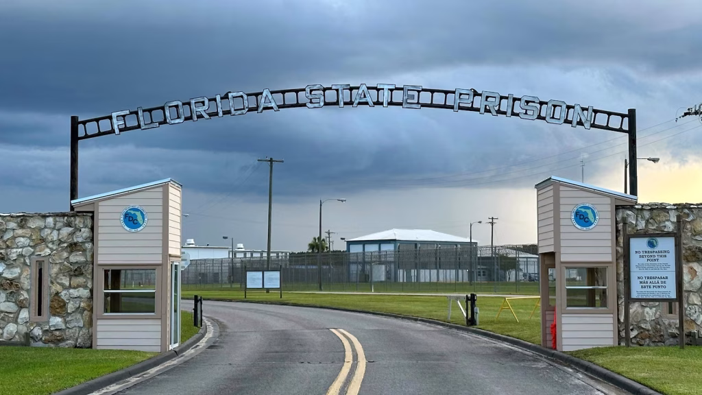 Florida court suspends execution of officer found guilty of rape and murder of a girl.