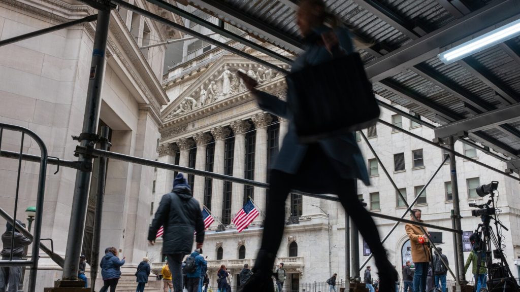 Investors on Wall Street anticipate tariff refunds following Supreme Court decision