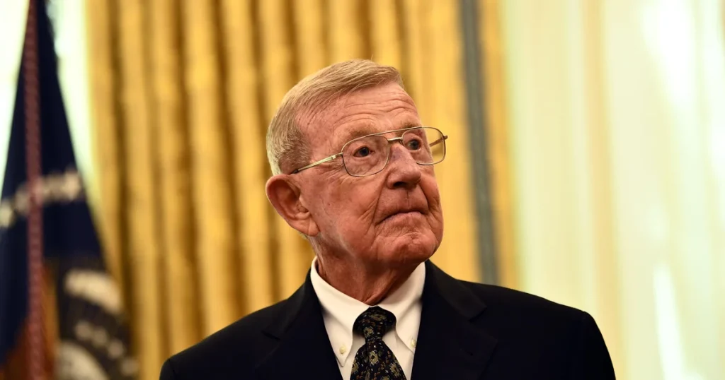 Lou Holtz, former Notre Dame football coach and national champion, passes away at 89