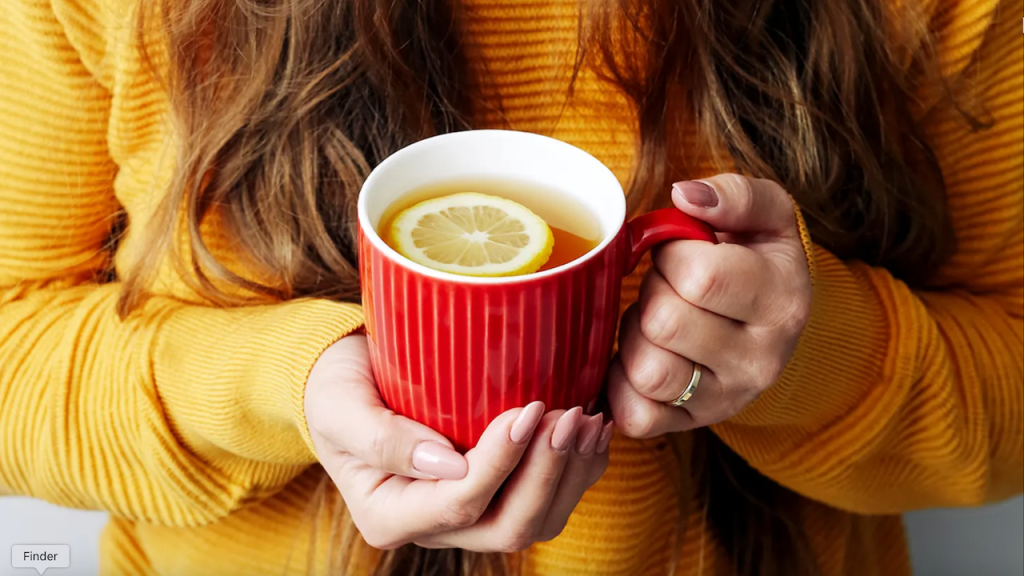 Nutrition specialist clarifies the health advantages of warm versus cold water