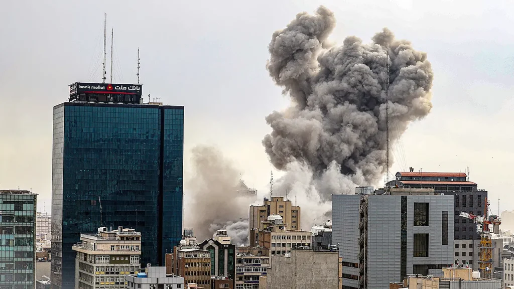Petraeus provides insights on Operation Epic Fury's intelligence and Iran's air dominance.
