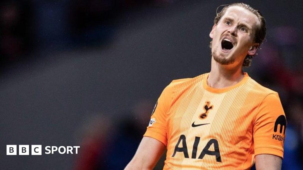Spurs make goalkeeper change following three goals allowed in the first quarter-hour of the match.