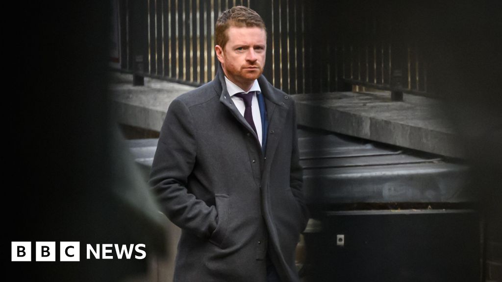 Streeting questions police decision to halt investigation into McSweeney phone theft