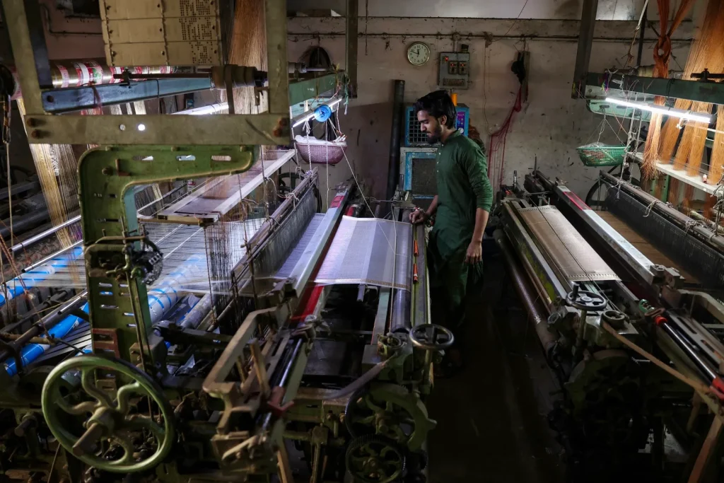 Surge in cooking gas prices in India leads to departure of textile workers.