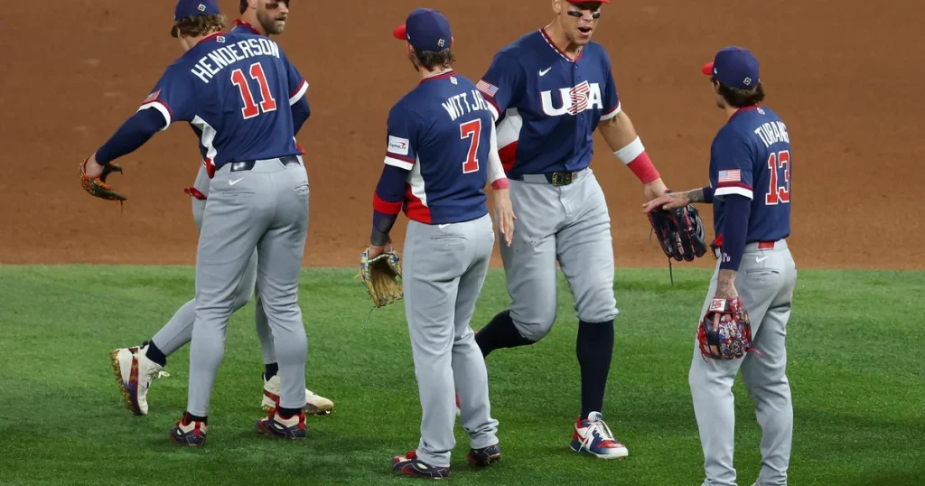 U.S. advances to third consecutive World Baseball Classic final with 2-1 victory over Dominican Republic.