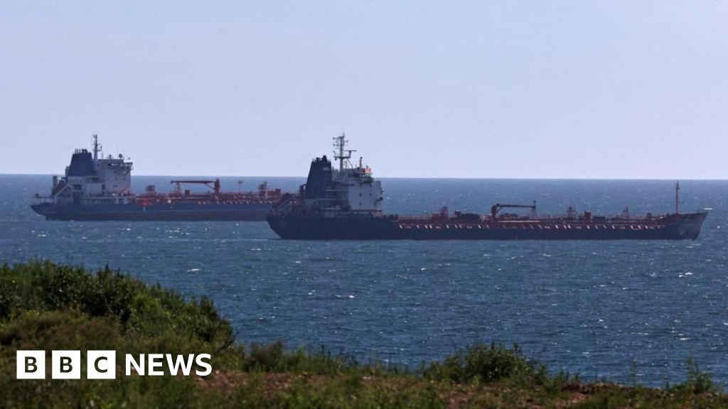 US relaxes oil sanctions on Russia amid rising energy costs due to conflict in Iran.