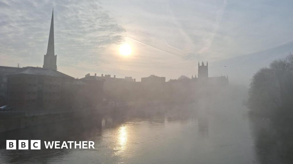 Weekend forecast for the UK includes fog and sunshine.