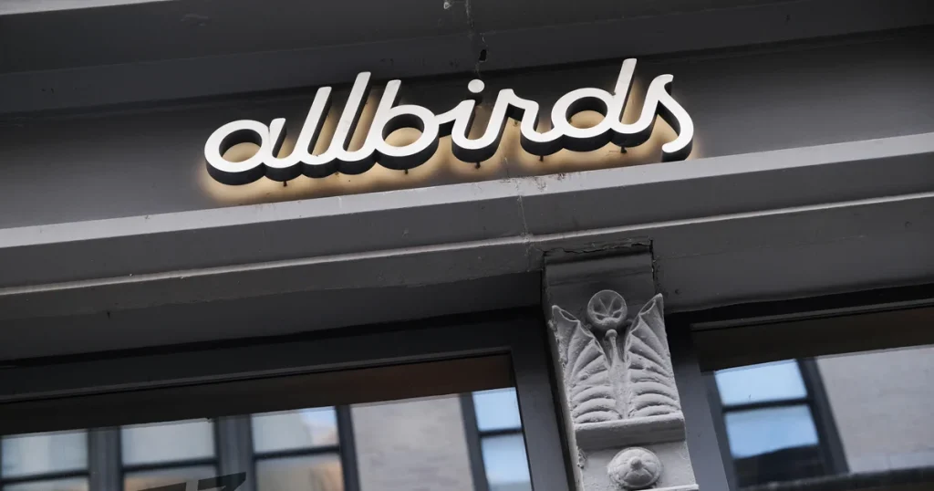 Allbirds announces a strategic shift from footwear to focus on artificial intelligence.