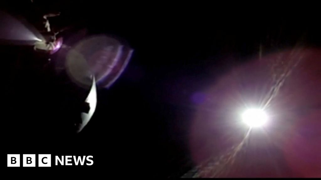 Artemis II completes significant lunar flyby in a brief 90 seconds