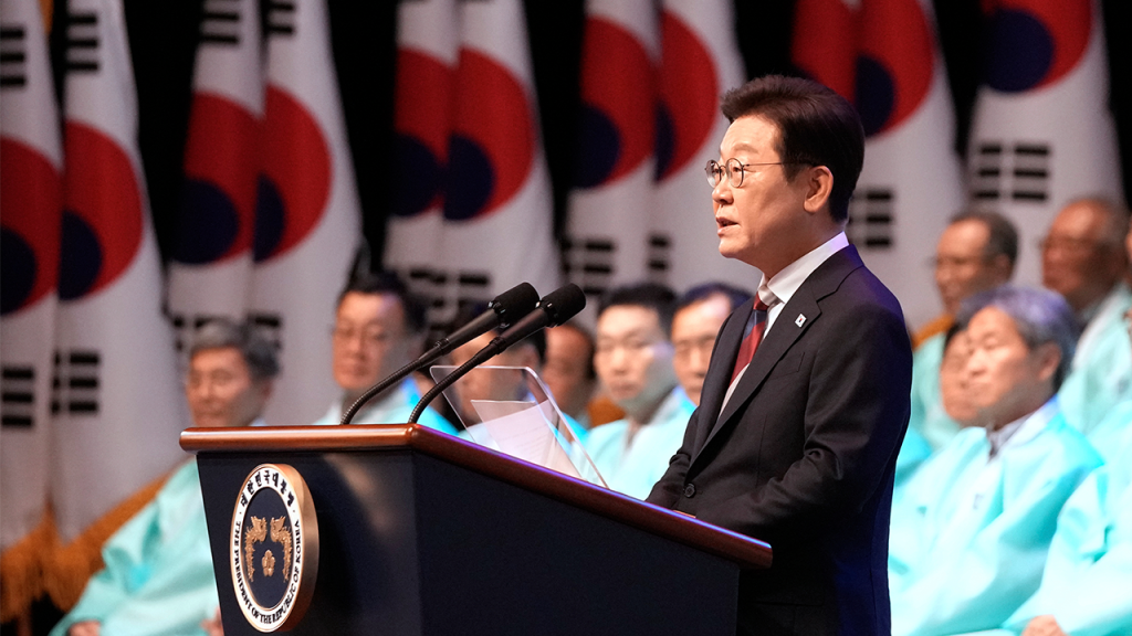 Congressman Issa spearheads allegations against South Korea for aiming at American companies.