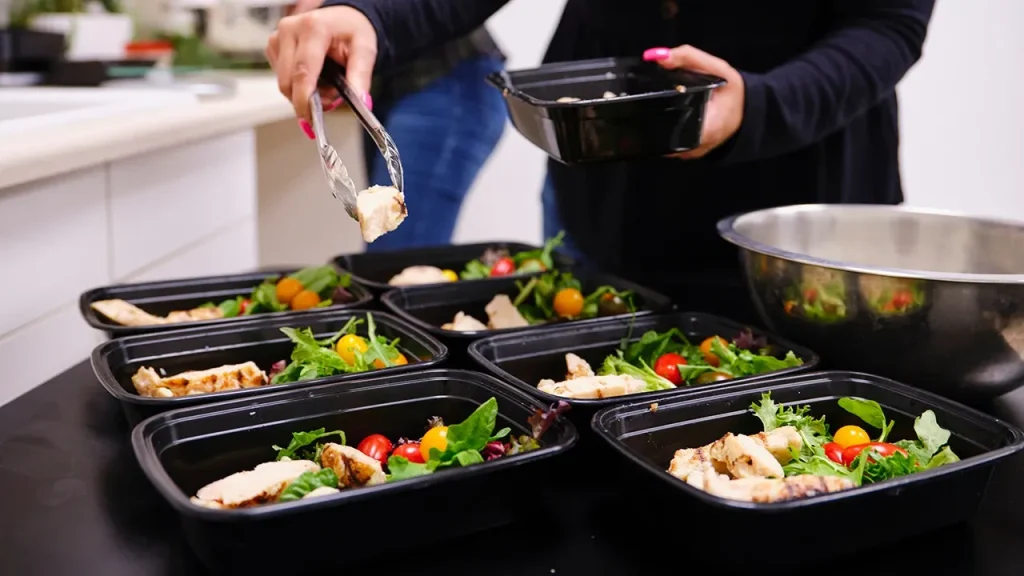 Consuming identical meals regularly could aid in weight loss, research suggests.