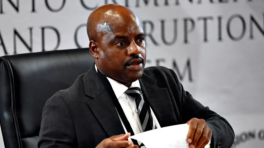 [Corruption investigation paused as tissue adheres to suspended police chief's head