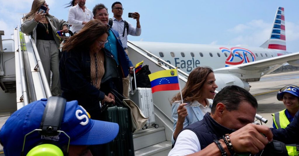 Direct Flight from U.S. Arrives in Caracas for the First Time in Seven Years