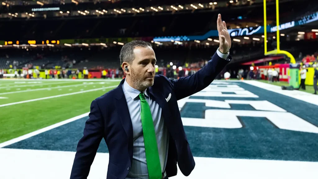 Howie Roseman trades for pass rusher Jonathan Greenard from the Vikings to boost the Eagles' defense.