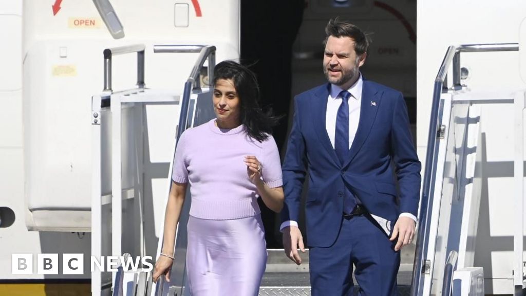 [JD Vance visits Hungary in support of Orbán's campaign for re-election.