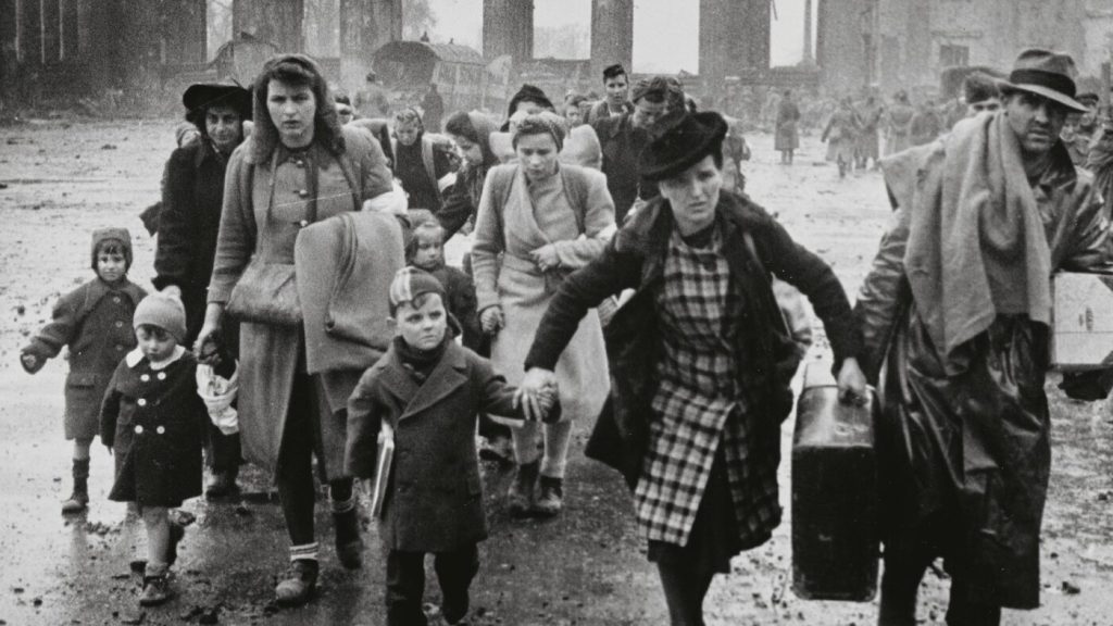 Life in Nazi Berlin: The Dynamics of Conformity