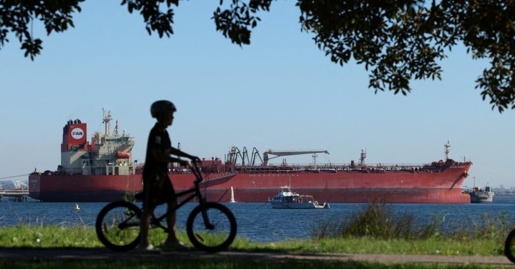 Oil Prices Decrease While Stock Markets Rise Amid Ongoing Peace Negotiations