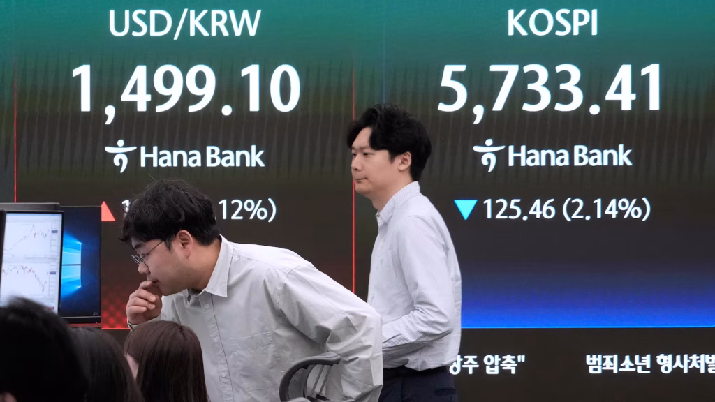 Oil prices rise again while Asian markets drop amid US plans for a strait blockade.