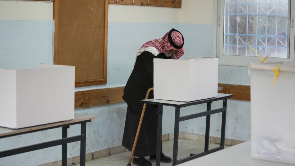 Palestinian leaders praise municipal elections held in a Gaza community and the West Bank.