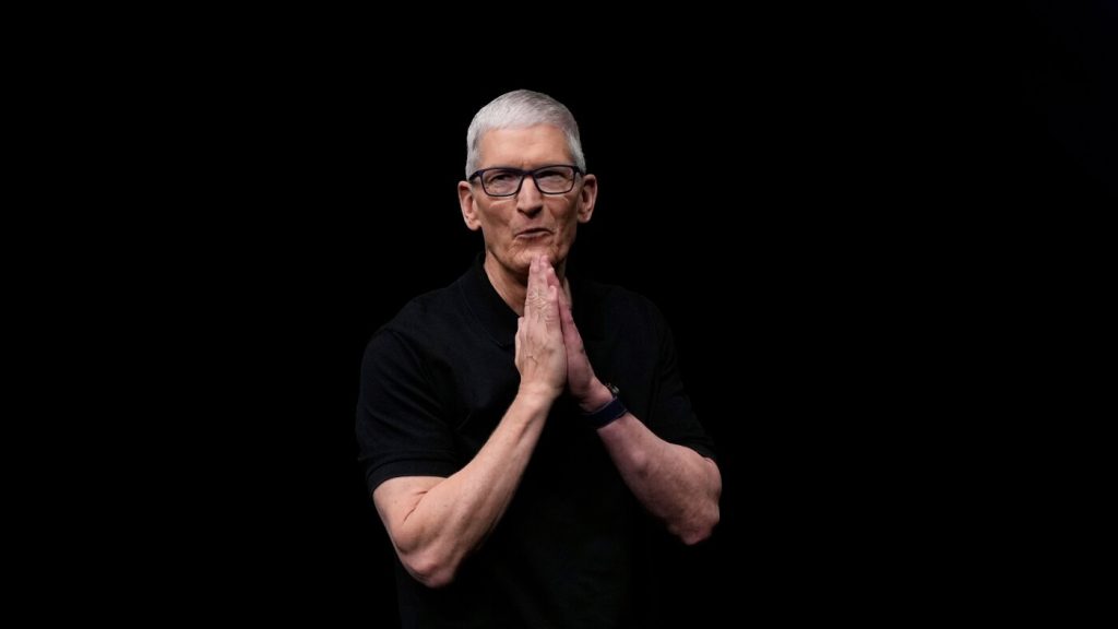 Tim Cook announces his resignation as CEO of Apple.