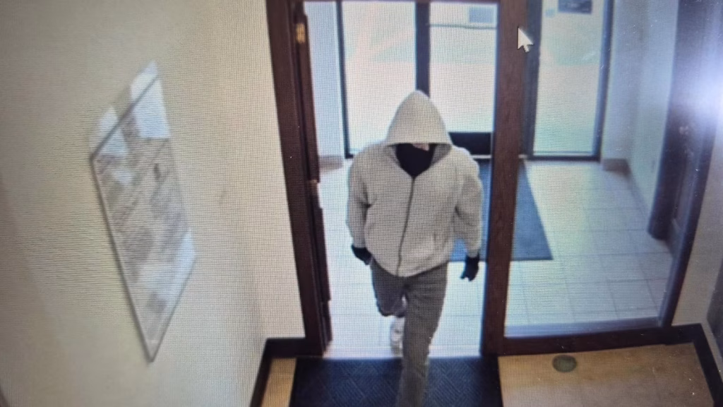 Two bank staff members killed during robbery incident in Kentucky