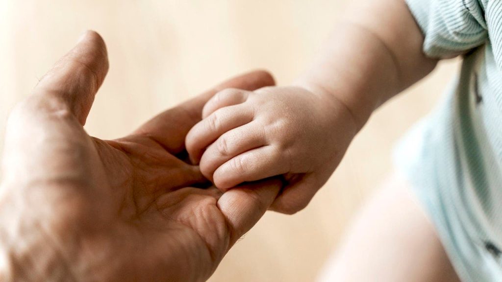 UK court decides DNA testing is insufficient to determine which twin is the child's father