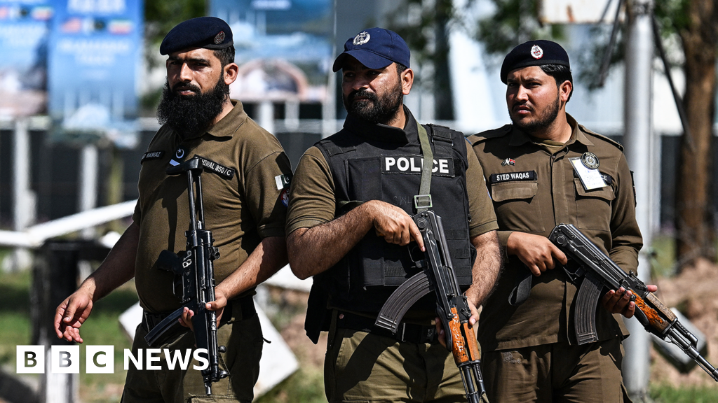 [US and Iran engage in blockade tensions while Pakistan advocates for dialogue.